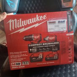 Milwaukee Drill And Bag Set 