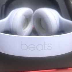BRAND NEW OPEN BOX BEAT SOLO3 WIRELESS HEADPHONE