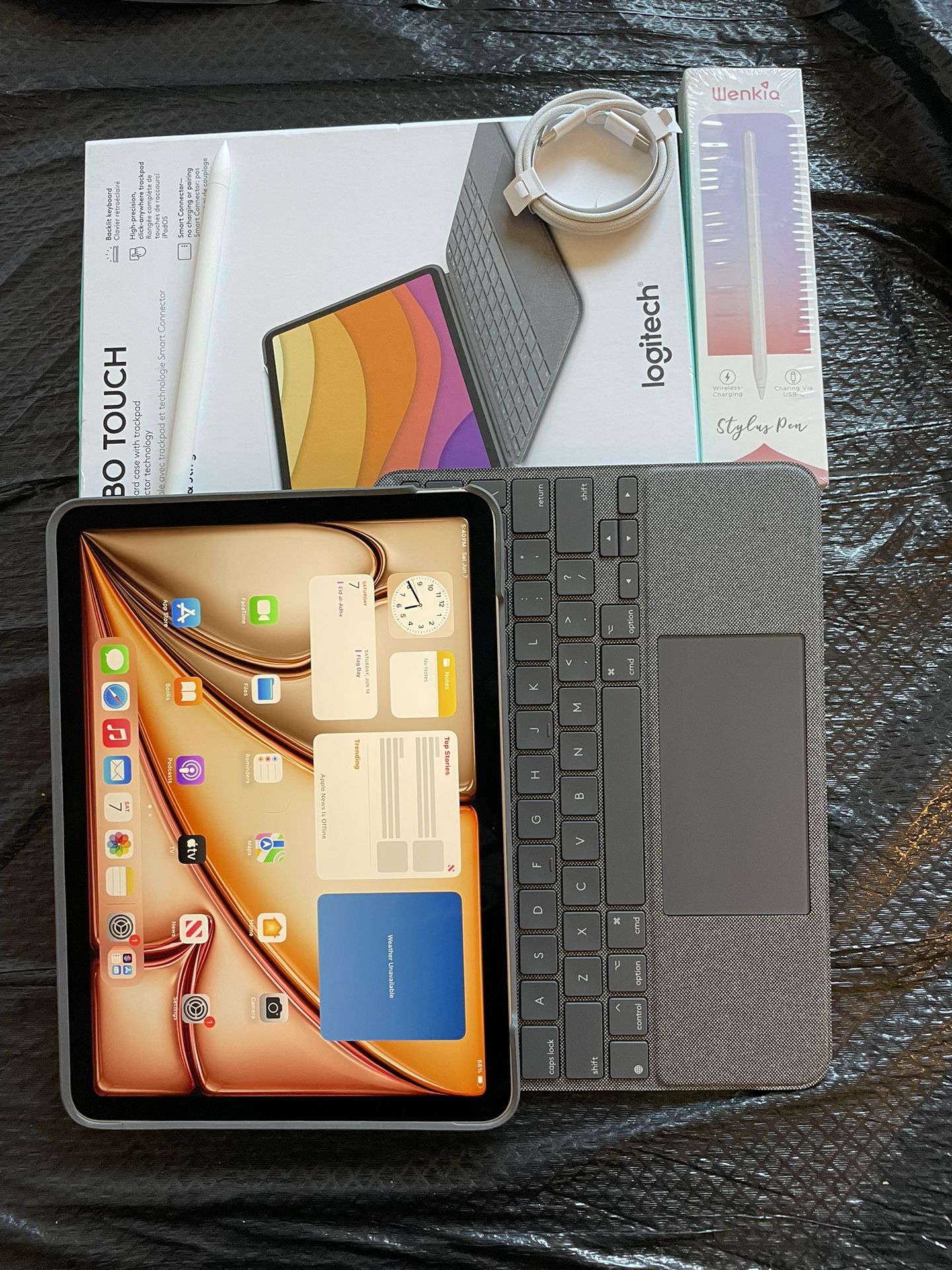 Apple IPad Air 11” ( M2 chip / 2024 Model) 512GB / 1TB with pen, Logitech keyboard & Accessories