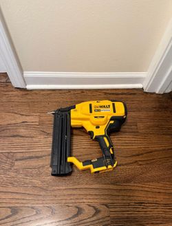 20V MAX XR Lithium-Ion Electric Cordless 18-Gauge Brad Nailer (Tool Only)