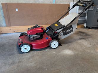 Toro 22" recycler self propelled lawn mower with Briggs & Stratton engine
