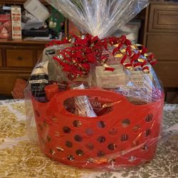 Spa Gift Basket (15 Piece Set) Candy Apple Scent 