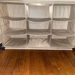 COLLAPSIBLE SHOE STORAGE