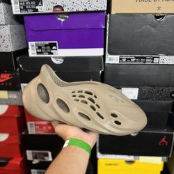 Adidas Yeezy Foam Runner  Stone Taupe size 13 VNDS