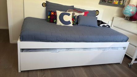 Twin Daybed with Trundle – Includes 2 Mattresses & Bedding