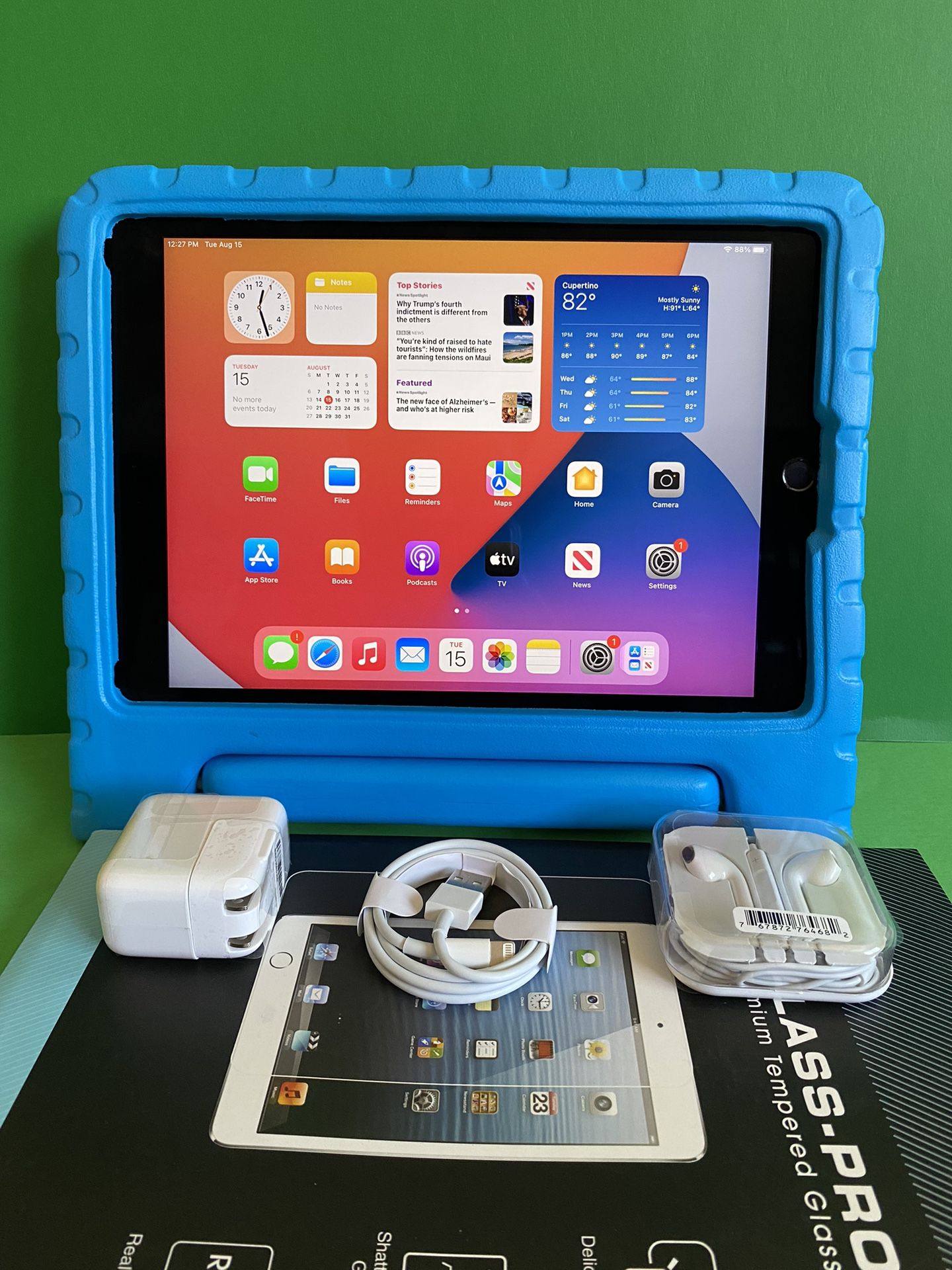64GB / 32GB / 16GB Apple IPad Air 2 (9.7” Retina / Touch ID / iOS 15) with kids case glass & Accessories (Thinnest ipad ever)