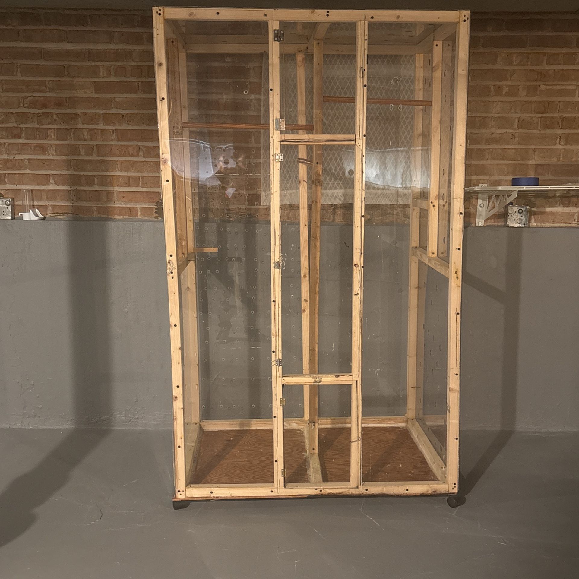 Wood Home Big Birdcage With 3 Wooden Nest H:6F W:43” L:29”