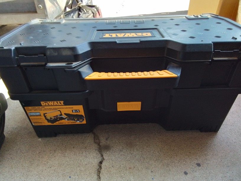 Dewalt 2in1 Toolbox 24"