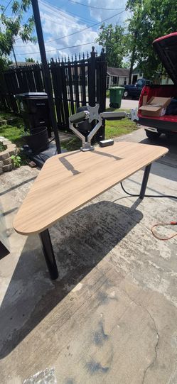 Sit stand table