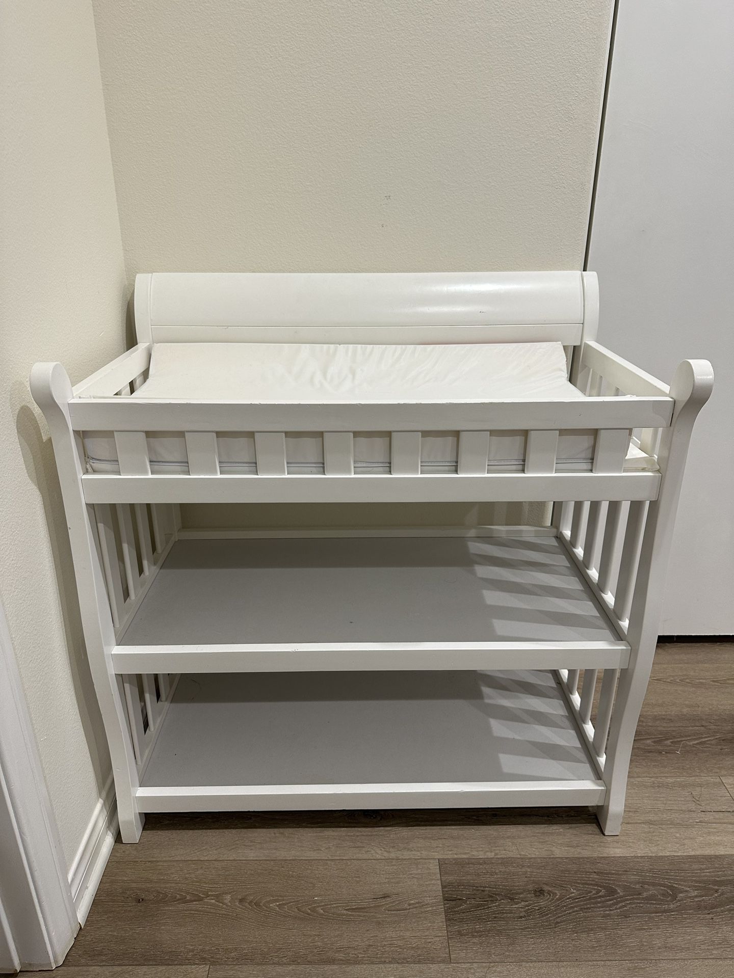 Delta Changing Table With Pad 