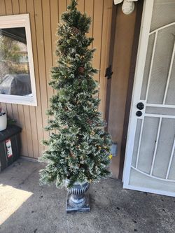 Christmas tree 6.5 ft