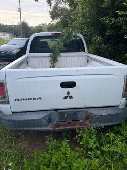 2007 Mitsubishi Raider V6