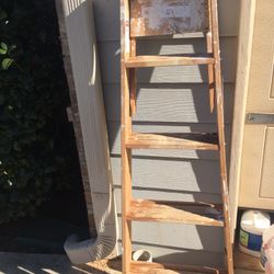 Wood Ladder. 5 Feet. 