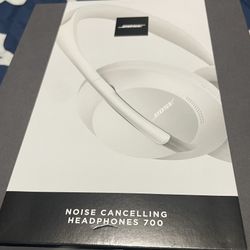 Bose Noise Canceling Headphones 🎧 700