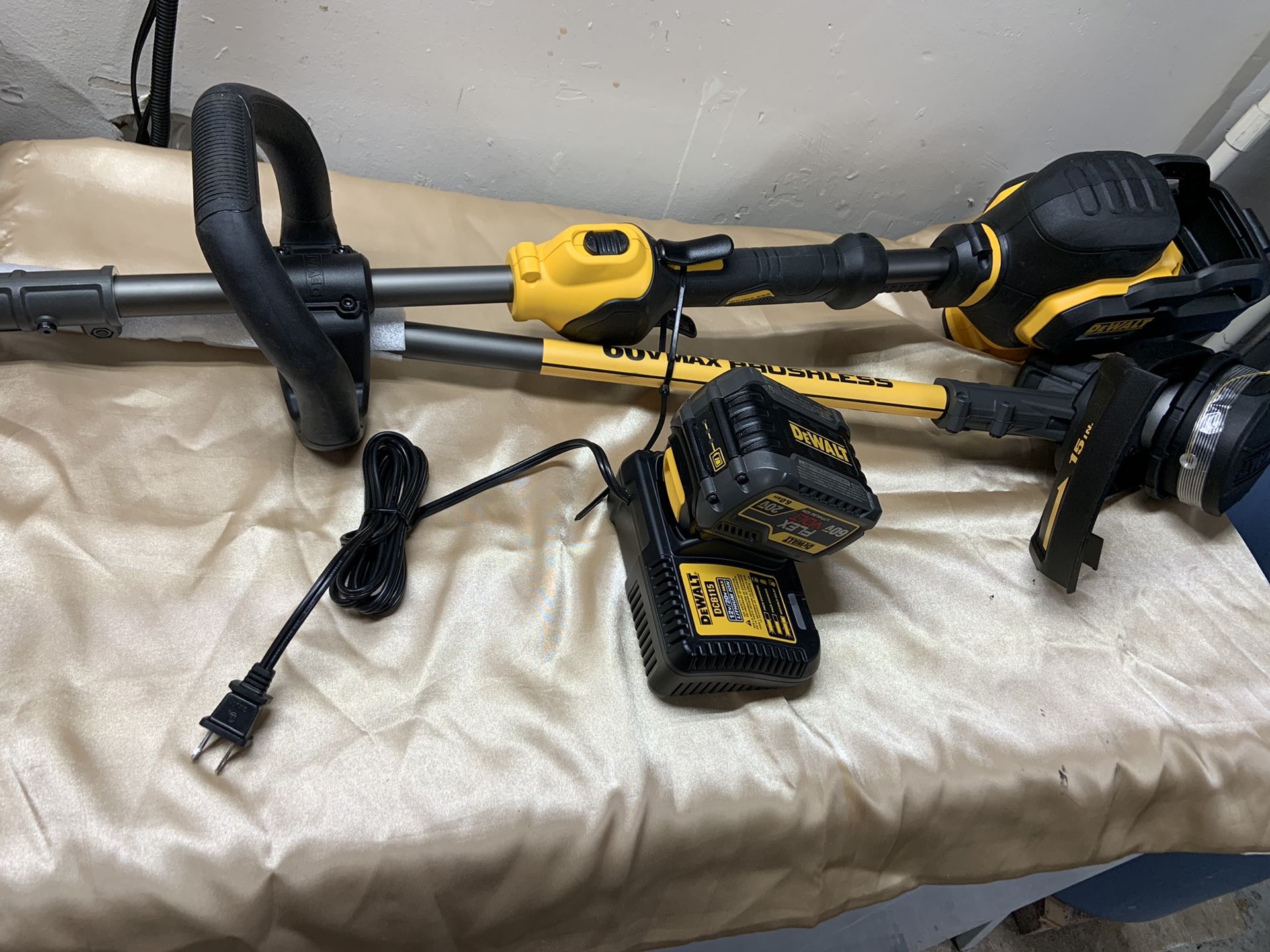 Dewalt 60v Flexvolt weed eater, 60v battery and charger. (Brand new