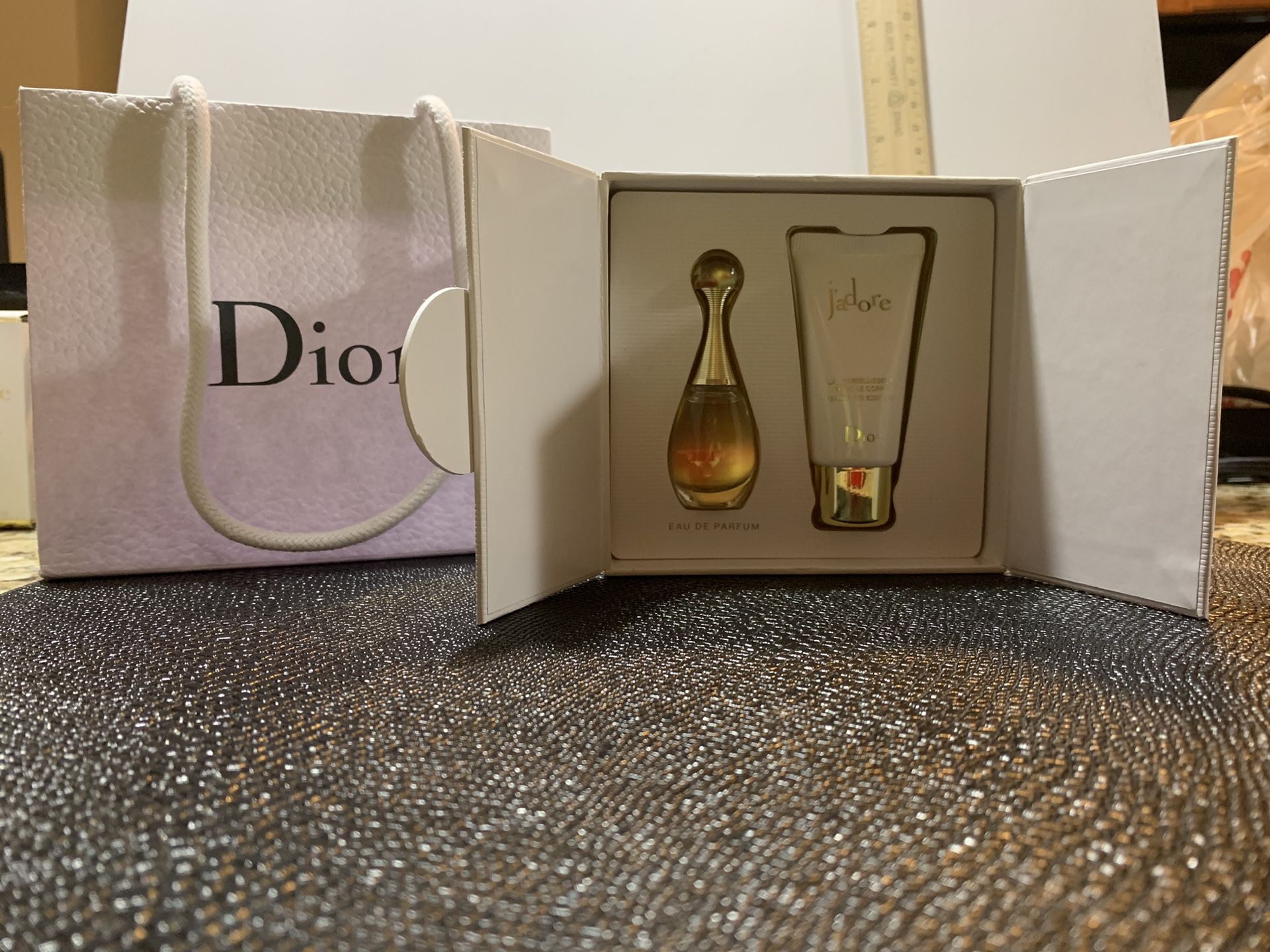 Christian Dior women’s J’adore Eau de Parfum mini splash and Beautifying Body Milk gift set