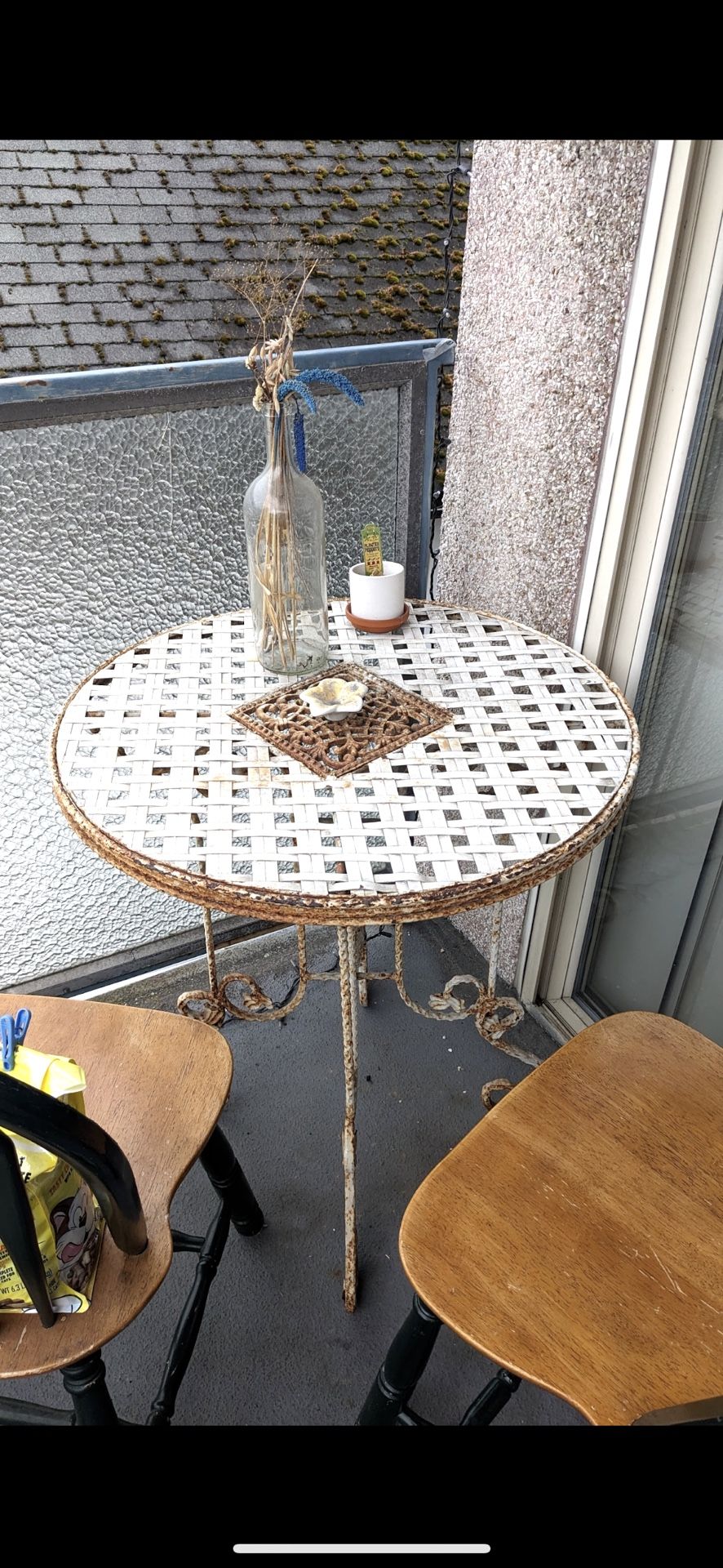FREE: white outdoor table