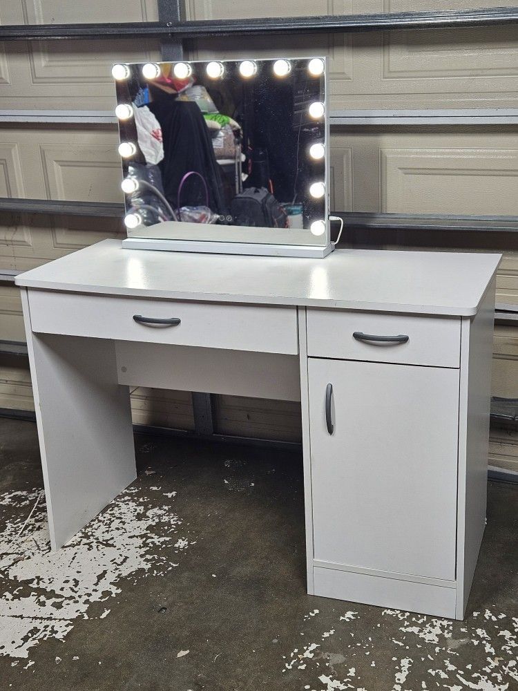 Led Mirror And Table