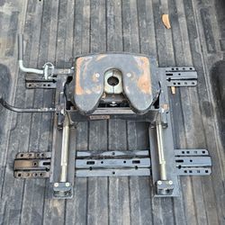 Sliding 5th Wheel hitch