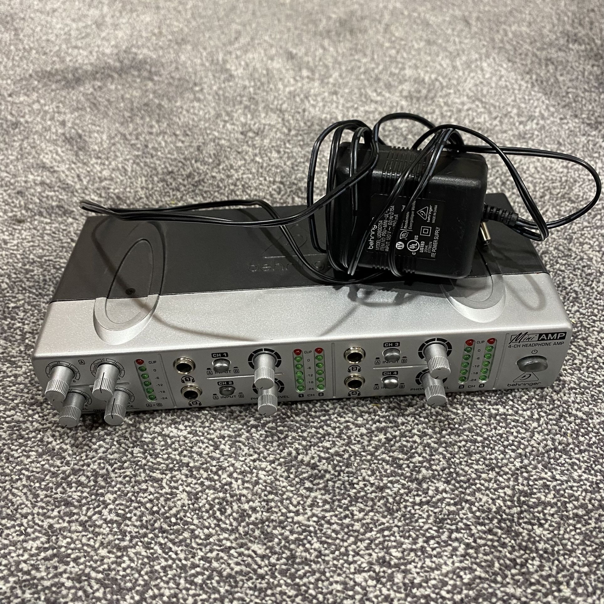 Behringer MiniAmp Headphone Amp