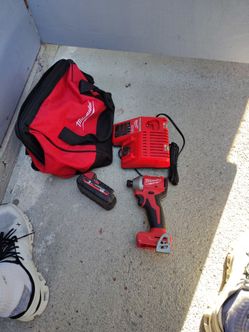 Milwaukee M18 Impact Driver Kit with Battery and Charger