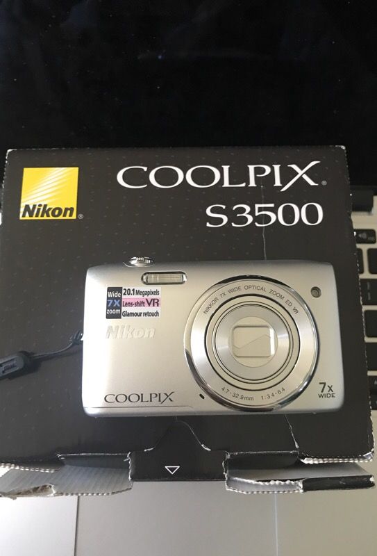 Nikon Coolpix S3500 7x Wide Zoom