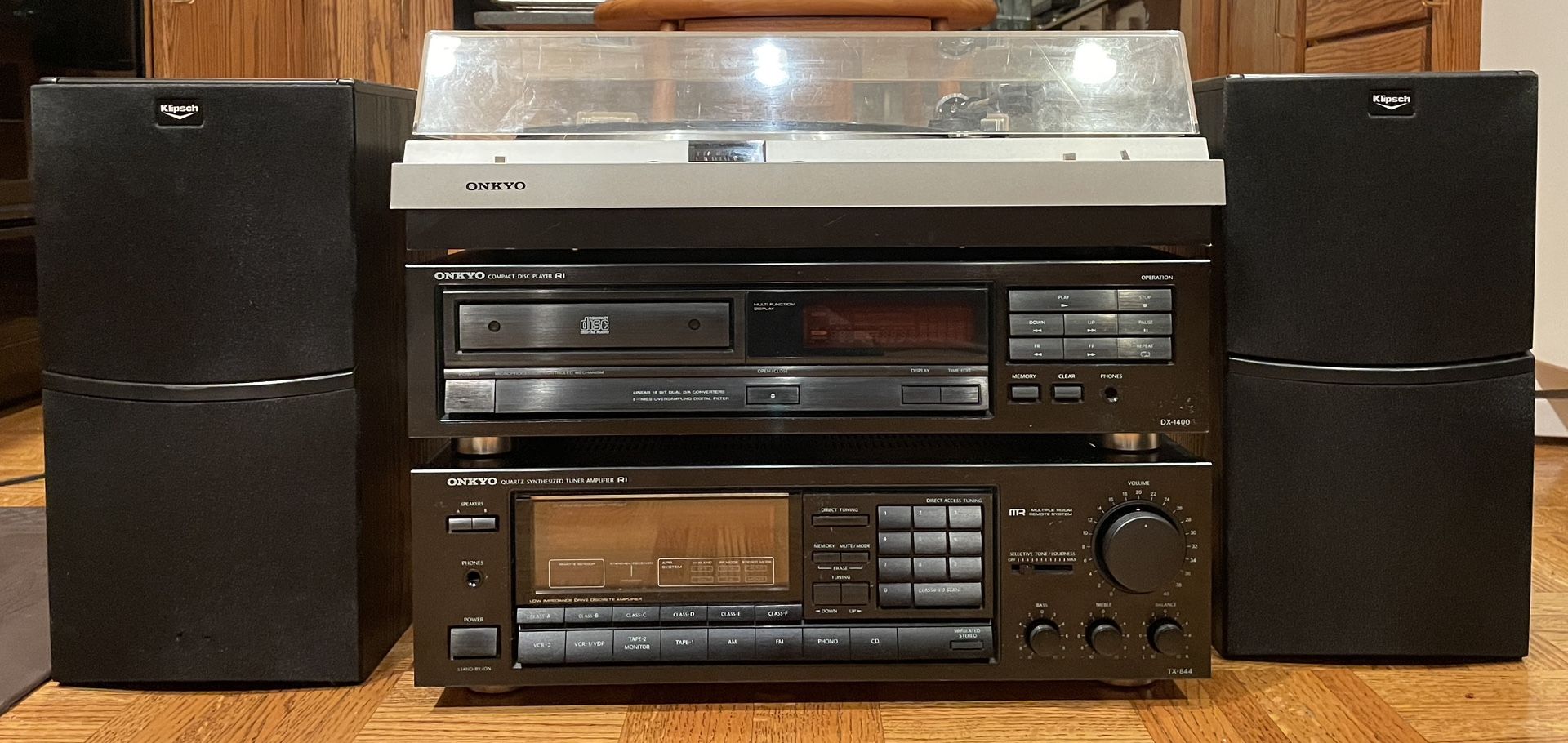 ONKYO TX-844 Tuner Amp/ DX-1400 CD Player/CP-1010A Turntable & Klipsch VB15 speakers