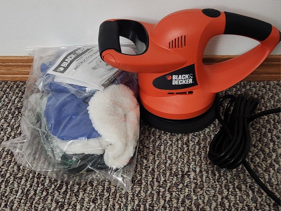 Black and Decker Car Polisher / Water With Accessories and Manual