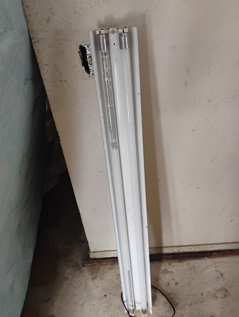 Fluorescent Light Fixture
