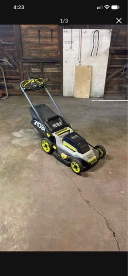RYOBI LAWN MOWER 40V WITH 2 BATTERIES