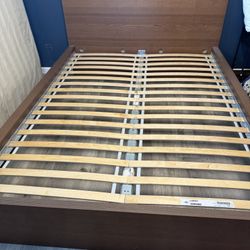Queen Platform bed-frame 
