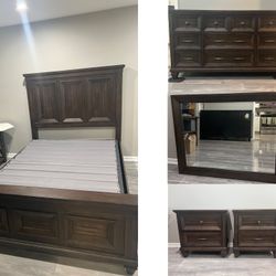 Solid Wood Queen Matching Bedroom Furniture Set