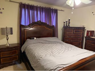 Queen Size Bedroom.