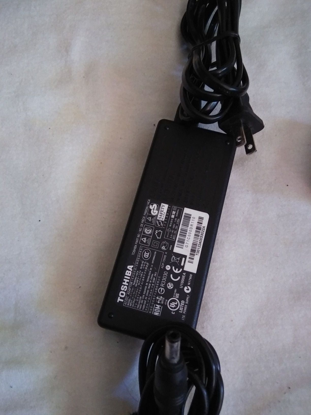 TOSHIBA AC POWER CHARGER LAPTOP 19V - 3.95A