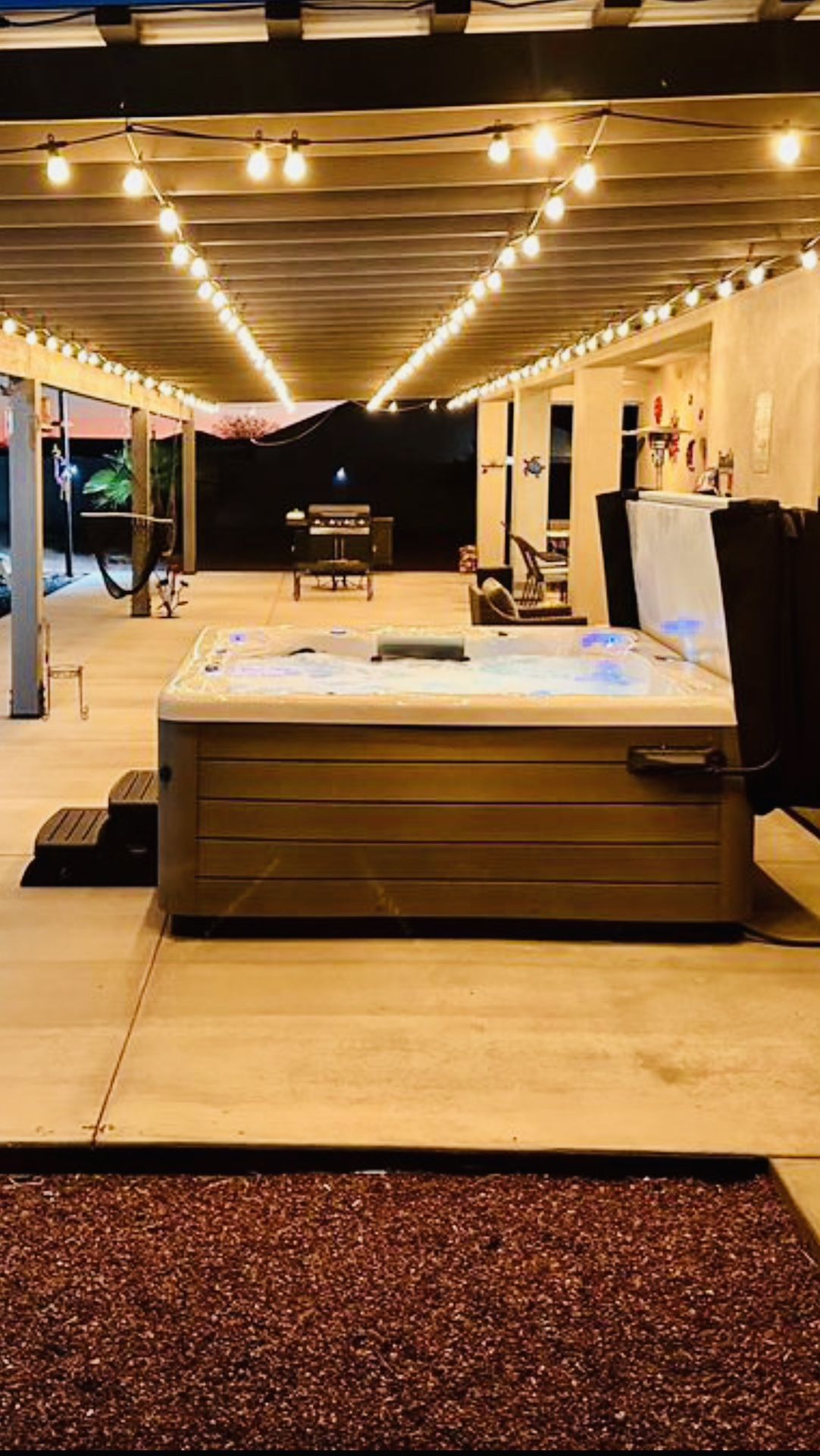 1 Year old Hot Tub