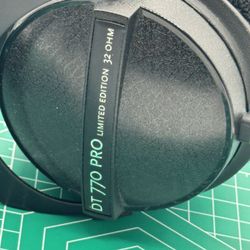 Beyerdynamic DT 770 PRO Limited Edition – 32 Ohm Studio Headphones