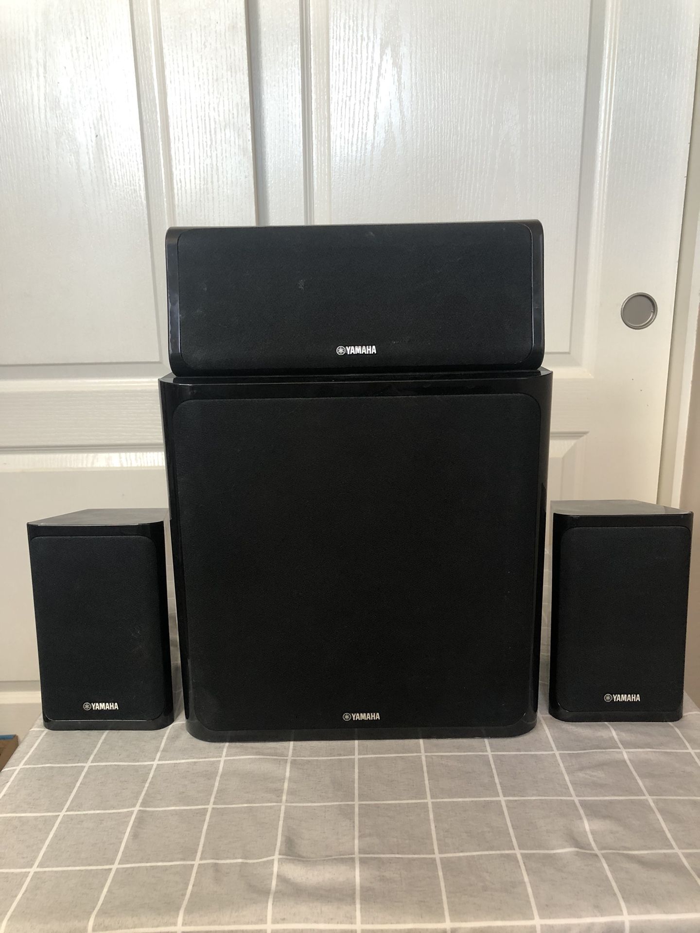 Yamaha Speakers & Subwoofer - Audio System
