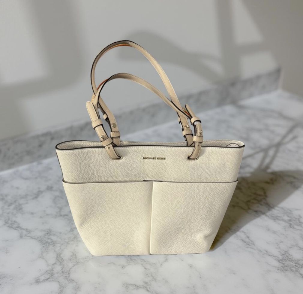 NEW Michael Kors Bedford Purse Shoulder Bag Handbag Tote Bag with dust bag Our Bedford tote bag is a must-have for daily commutes or long-haul fligh