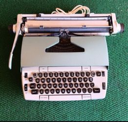 Not Working Vintage SMITH CORONA ELECTRIC TYPEWRITER For Decoration or Parts.