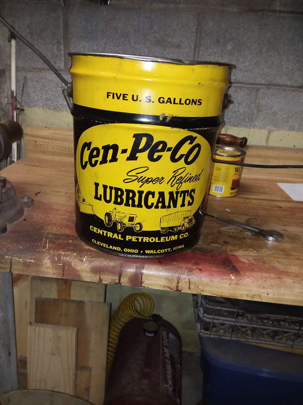Cen pe co lubricant can