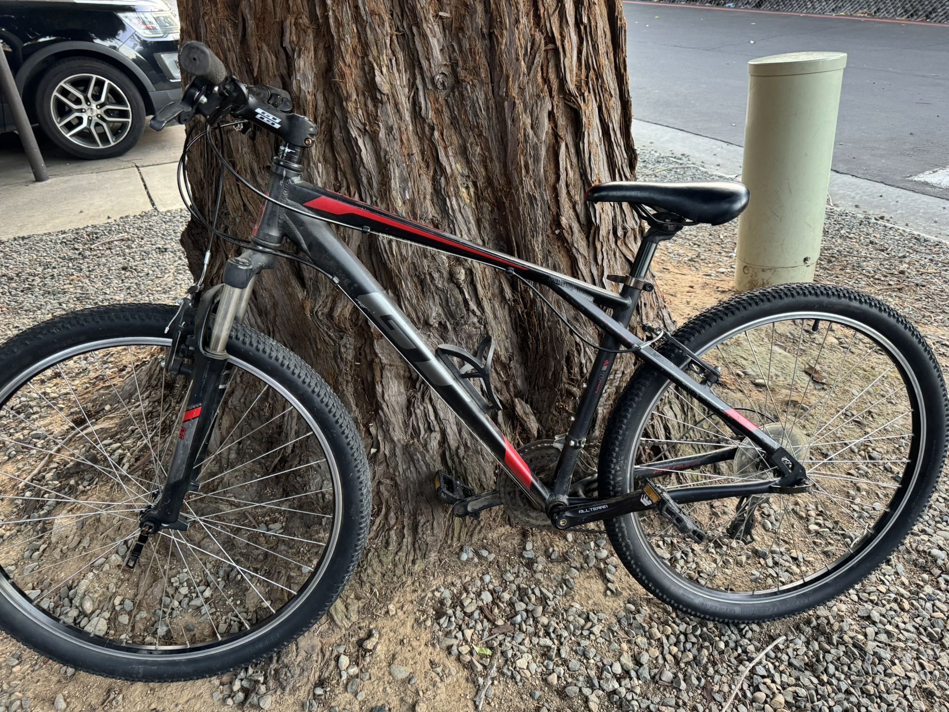 very nice mountain bike with 27 inches tire an new both inner tubs