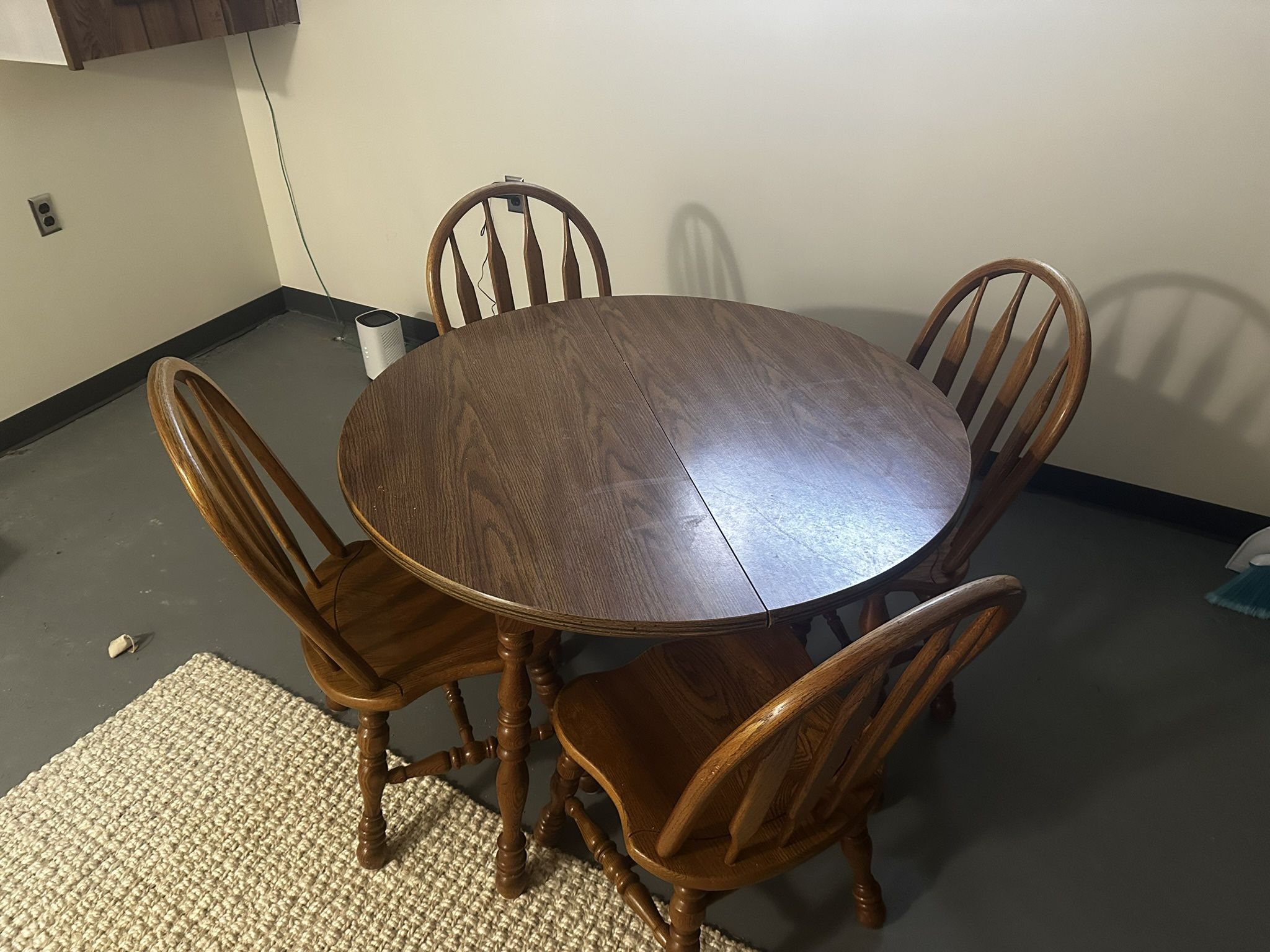 Beautiful Solid Wood Kitchen Table & Chairs