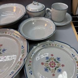 Vintage International China,Heritage, The American Patchwork Collection. See Description.  (7) 10.5” Dinner plates. $19.Each.  $133. (6) 7.5” bread pl