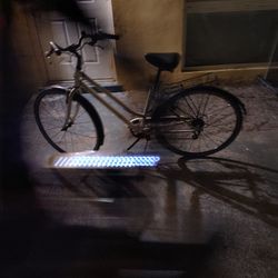 Schwinn Gateway Hybrid Fitness Bike, 700c Wheel, 7 Speeds, Cream