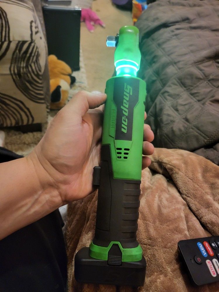 Snap On CTR861AG 14.4v 3/8"Drive Brushless Cordless Ratchet with 2.5Ah Battery