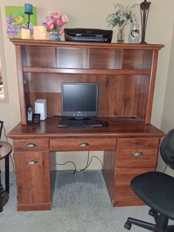Computer desk with hutch