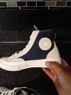 Converse womens 8 Practicaly new 