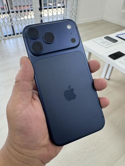 iPhone 17 Pro Max 6.9" (T-Mobile Locked) 256GB Deep Blue Premium Pre-owned