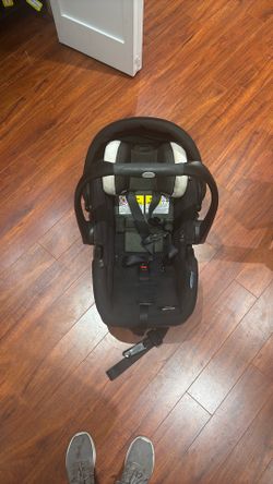 Graco Snug ride snug Fit 35DLX With Base