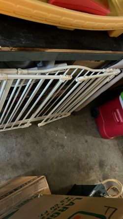 Entrance Metal Gate With Latching Door